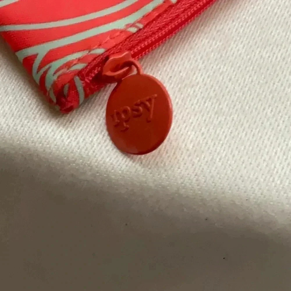 Ipsy - Picture 3 of 3